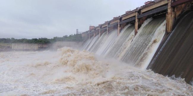 కడెం ప్రాజెక్టు  వరదగేట్ల ఎత్తివేత