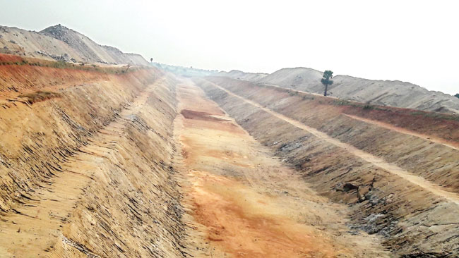 పరిహారం కోసం పడిగాపులు