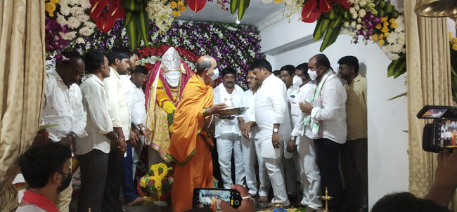 వైభవంగా షిర్డీ సాయినాధుని విగ్రహ ప్రతిష్ఠ