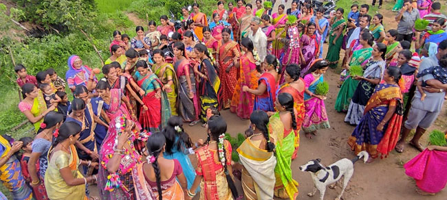 ఘనంగా తీజ్ ఉత్సవాలు