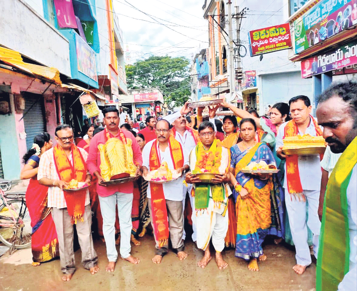 వైభవంగా ప్రారంభమైన దసరా ఉత్సవాలు