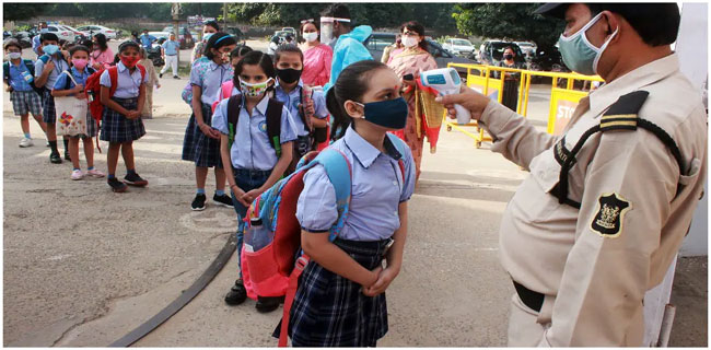 Delhi: కొవిడ్ టీకా తీసుకోని టీచర్లకు పాఠశాలలోకి నో ఎంట్రీ