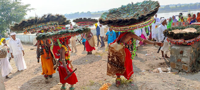 పద్మల్‌పూరీకాకో ఆలయంలో గిరిజనుల ప్రత్యేక పూజలు