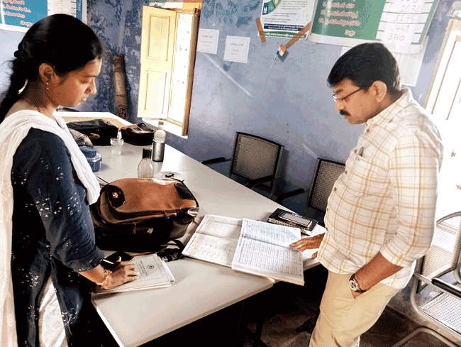 సచివాలయాన్ని తనిఖీ చేసిన జేసీ