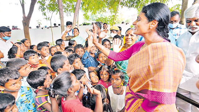 19వ రోజుకు చేరకున్న YS Sharmila ప్రజా ప్రస్థానం పాదయాత్ర