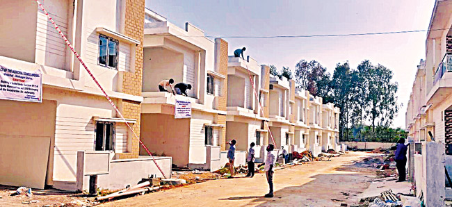 Hyderabad : అక్రమ విల్లాలు.. అనుమతి ఉన్నవి 65.. లేనివి 260.. కొనుగోలుదారులకు షాక్‌