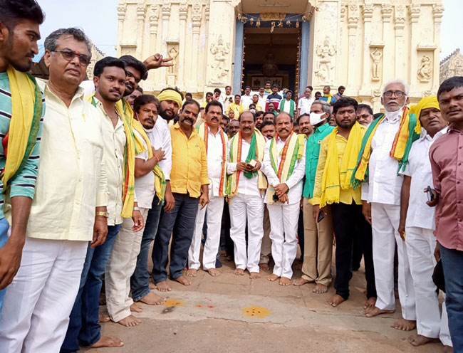 Tdp Rally టీడీపీ పాదయాత్రకు పోలీసుల అడ్డంకులు | tdp leaders rally dwarakatirumala ...