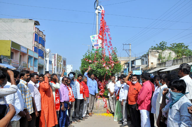 ఘనంగా సీపీఐ ఆవిర్భావ దినోత్సవ వేడుకలు