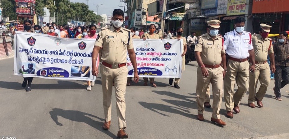 ఒమైక్రాన్‌తో అప్రమత్తంగా ఉండాలి