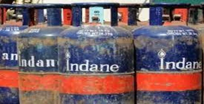 Indian Oil వాణిజ్య గ్యాస్ సిలిండర్ల ధర తగ్గింపు