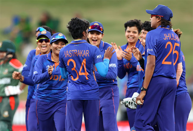 ICC Women's World Cup: బంగ్లాపై భారత్ బంపర్ విక్టరీ.. సెమీస్ ఆశలు సజీవం!