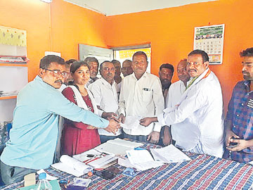 ‘పుల్కల్’ సొసైటీ డైరెక్టర్ పదవికి నాగిరెడ్డి సోదరుడు నామినేషన్