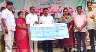 పది విద్యార్థులకు అల్పాహారం: శేఖర్రెడ్డి