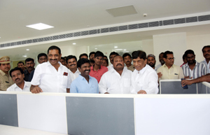 కరీంనగర్‌ను ఐటీ హబ్‌గా మారుస్తాం | We will transform Karimnagar into an ...