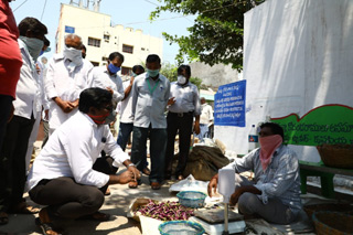 నిత్యావసరాల రవాణా