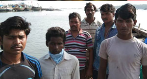 ముంబై తీరానికి దూరంగా.. చేపల పడవల్లో 4 వేల మంది వలస కార్మికులు