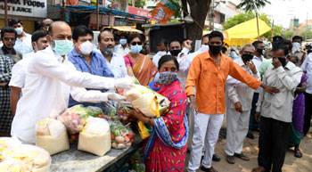 కోటి మాస్క్‌లు పంపిణీ