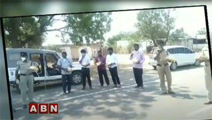 పోలీసులంటే ఇలా కూడా ఉంటారా?...