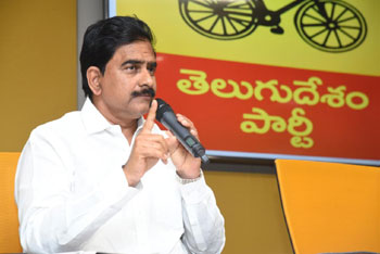 ఏపీలో హెల్త్ ఎమర్జెన్సీ పెట్టాలి