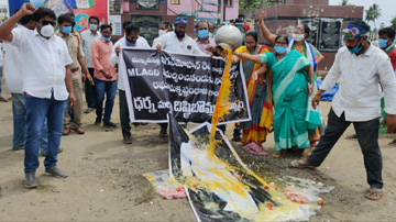 ఎంపీ రఘురామపై కుల సంఘాల ఫైర్