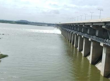 ఎల్లంపల్లి ప్రాజెక్టు 2 గేట్లు ఎత్తివేత