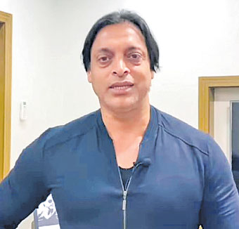 భారతీయుడైతే.. పొగడకూడదా? | Akhtar counter