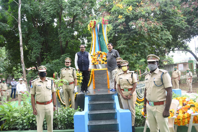 అమరుల త్యాగాలు మరువలేనివి: కలెక్టర్