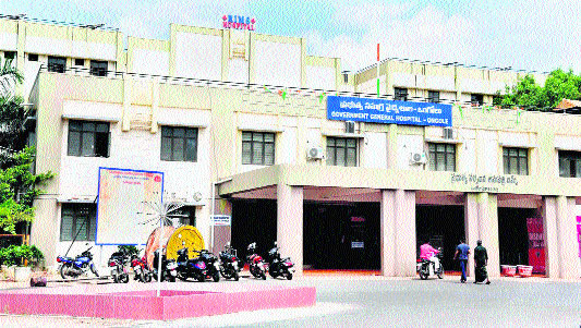 రిమ్స్లో దాహం.. కరోనా బాధితులను వేధిస్తున్న నీటి కష్టాలు