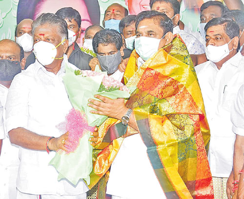 సీఎం అభ్యర్థిగా పళనిస్వామి ఏకగ్రీవం