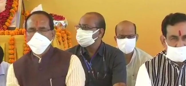 కమల్నాథ్ వ్యాఖ్యలను నిరసిస్తూ ‘మౌనదీక్ష’ కు దిగిన సీఎం శివరాజ్