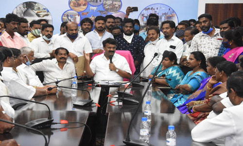 కార్పొరేటర్లు నిరంతరం ప్రజలకు అందుబాటులో ఉండాలి:తలసాని