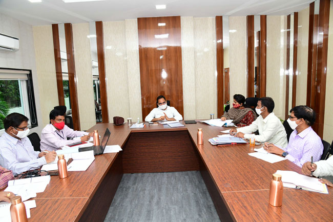 స్మార్ట్ రోడ్లను త్వరితగతిన పూర్తిచేయాలి