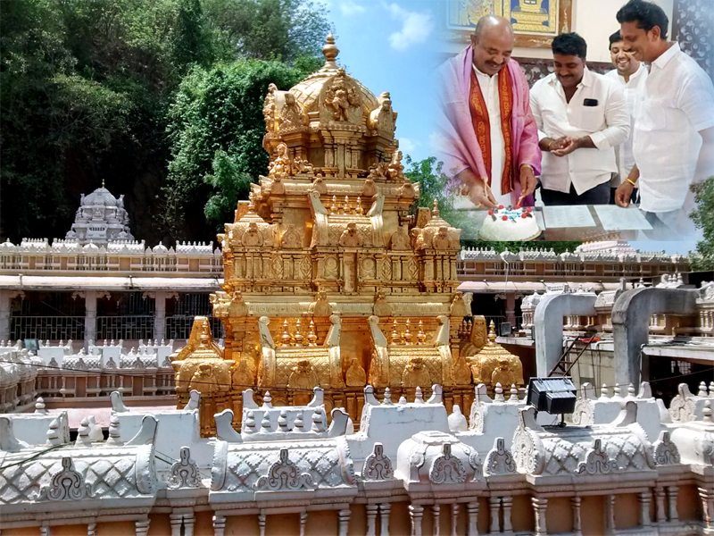 గుడిలో కేక్ కట్ చేశారు.. అడిగితే గుడ్డు లేదన్నారు..