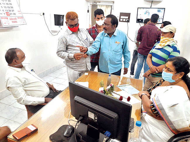 కలుషిత నీటినే తాగమంటారా..?