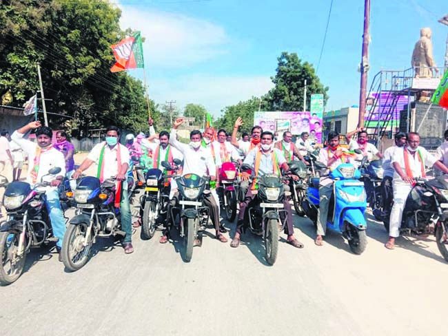 గోల్కొండ కోటపై బీజేపీ జెండా ఎగురవేస్తాం