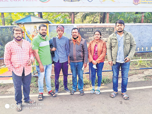 ఆటో డ్రైవర్ చొరవతో ఇంటికి చేరిన యువకుడు