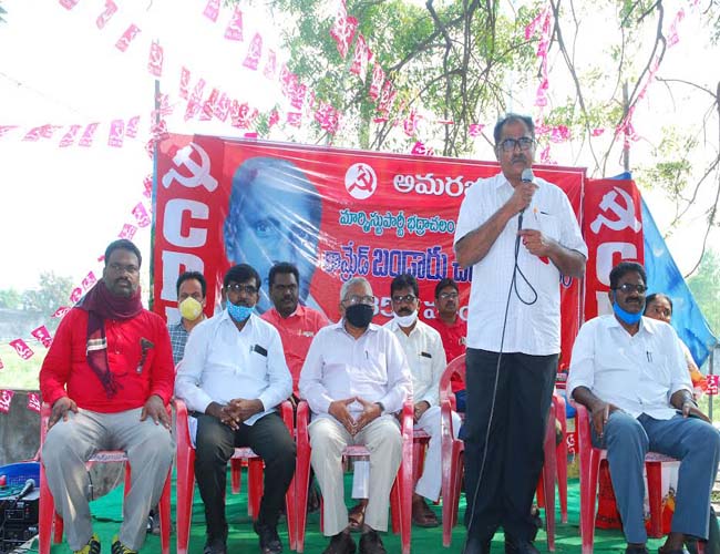 సీఎంలను ప్రధాని బెదిరిస్తున్నారు