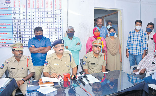 ఉద్యోగాల పేరిట రూ.67 లక్షలకు టోకరా