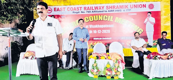 కార్మికులకు చట్టబద్ధంగా అన్యాయం చేయొద్దు