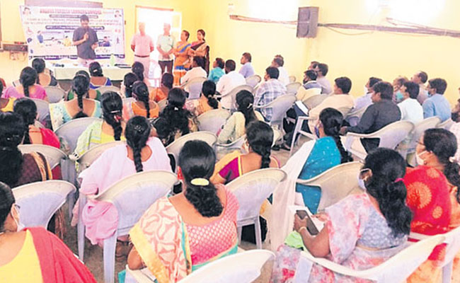 ప్రత్యేక పద్ధతుల్లో బోధన అవసరం: డీఈవో