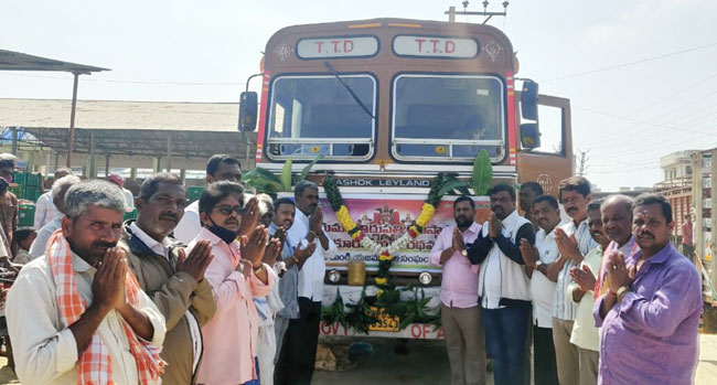 తిరుమలకు 10 టన్నుల కాయగూరల వితరణ