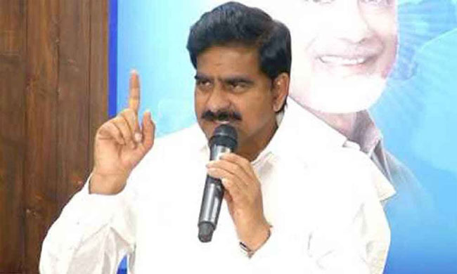 రాష్ట్ర ప్రతిష్ట దెబ్బతీస్తున్న వైసీపీ నేతలు: దేవినేని ఉమా