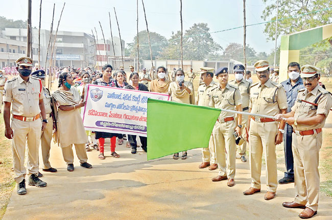 సంప్రదాయం పేరిట పందేలు నిర్వహిస్తే చర్యలు
