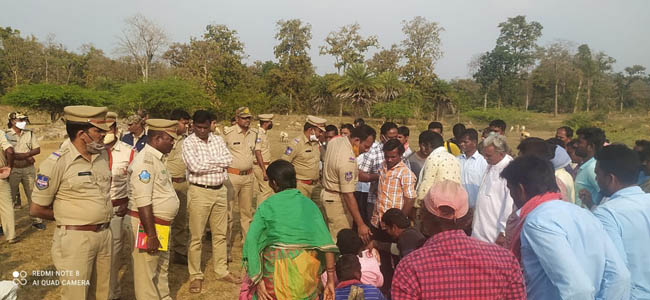 పోడు వ్యవసాయానికి రంగంలోకి దిగిన గిరిజనులు