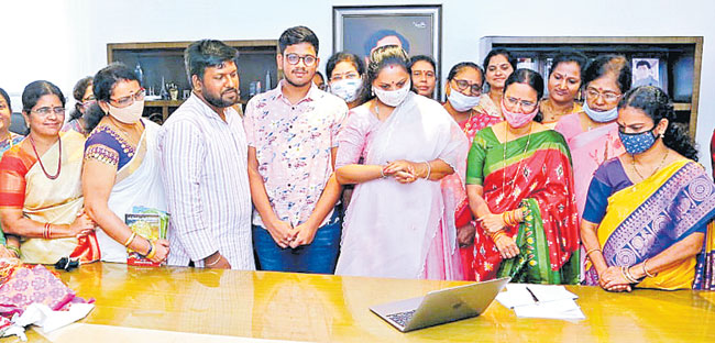 ‘అక్షరయాన్‌’ వెబ్‌సైట్‌ను ఆవిష్కరించిన కవిత