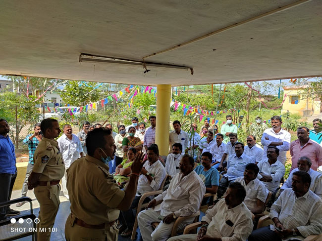 ఓటర్లను ప్రలోభాలకు గురిచేస్తే చర్యలు