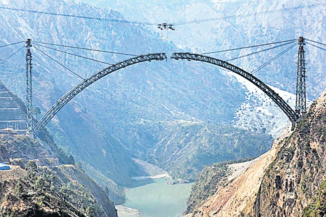 ప్రపంచంలోనే అత్యంత ఎత్తైన రైల్వే బ్రిడ్జి చినాబ్‌ నదిపై