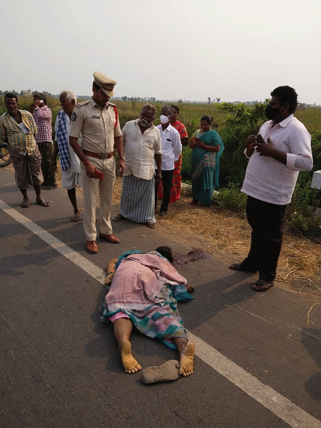 రోడ్డు ప్రమాదంలో మహిళ మృతి