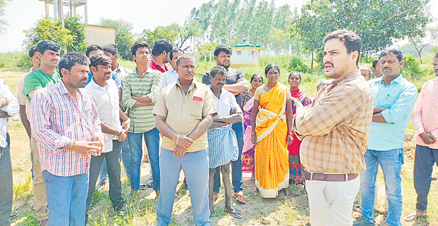 మా భూములను వదులుకోబోం