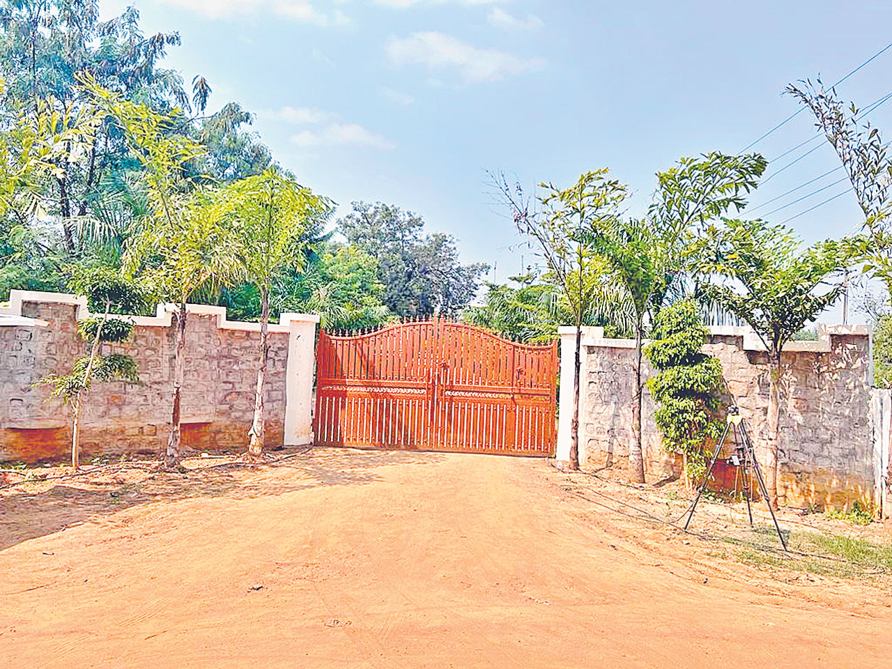 బోసిపోయిన ఎమ్మెల్యే రోహిత్‌రెడ్డి ఫామ్‌హౌస్‌ | Bored MLA Rohit Reddy's ...